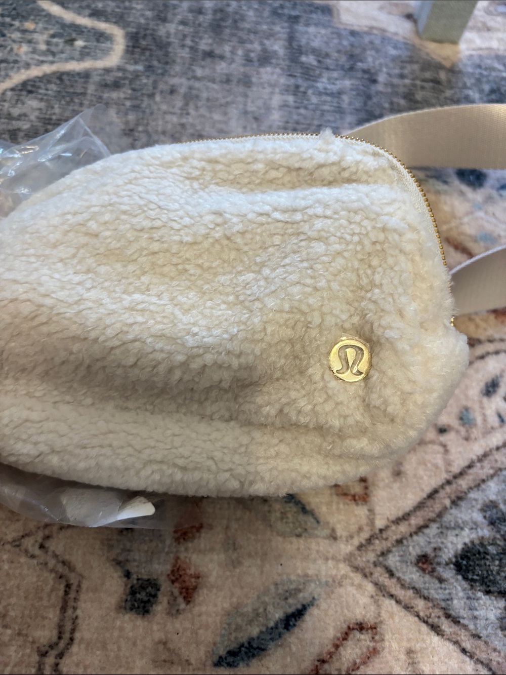 NWT. lululemon athletica Cream Sherpa Waist Pouch with Gold Logo